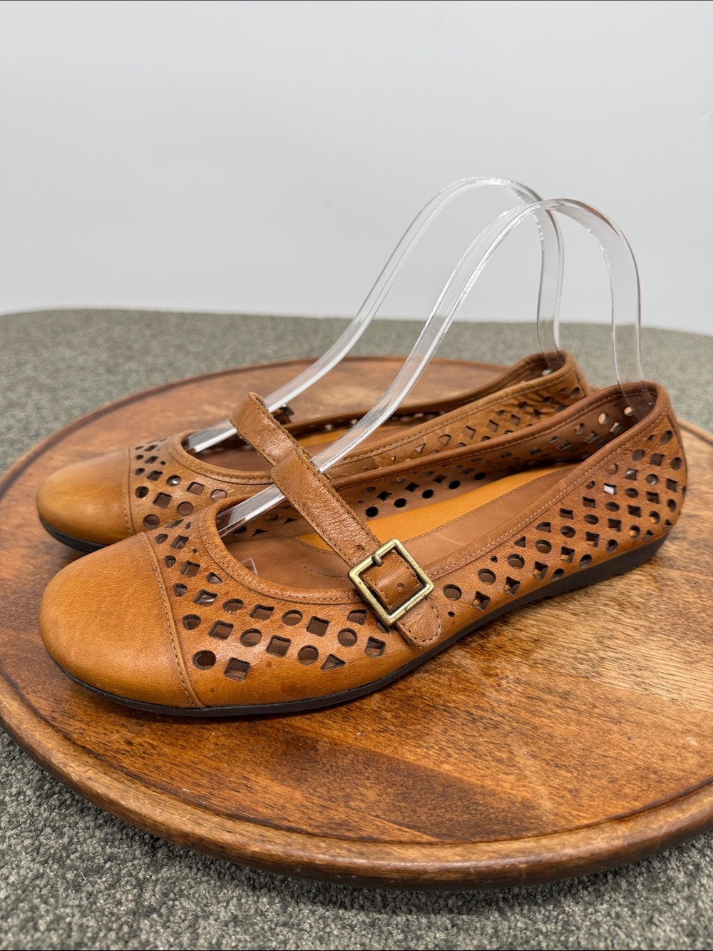 Nurture Shoes Wm 8 M Chickadee Tan Brown Perforated Mary Jane Flats Buckle
